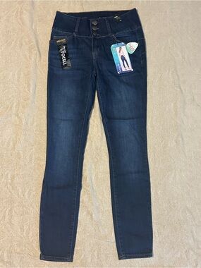 NWT Simple Society Jeans
